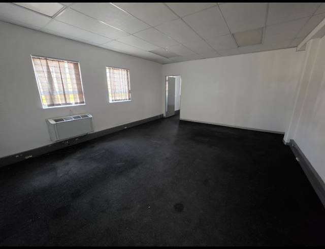 550M² WAREHOUSE TO LET IN STORMILL